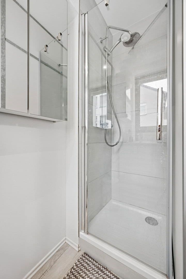 Predaj domu 233 m², pozemek 167 m², Besigheimer Str.12, Stuttgart, Bádensko-Wurttembersko Predaj domu 233 m², pozemek 167 m², Besigheimer Str.12, Stuttgart, Bádensko-Wurttembersko