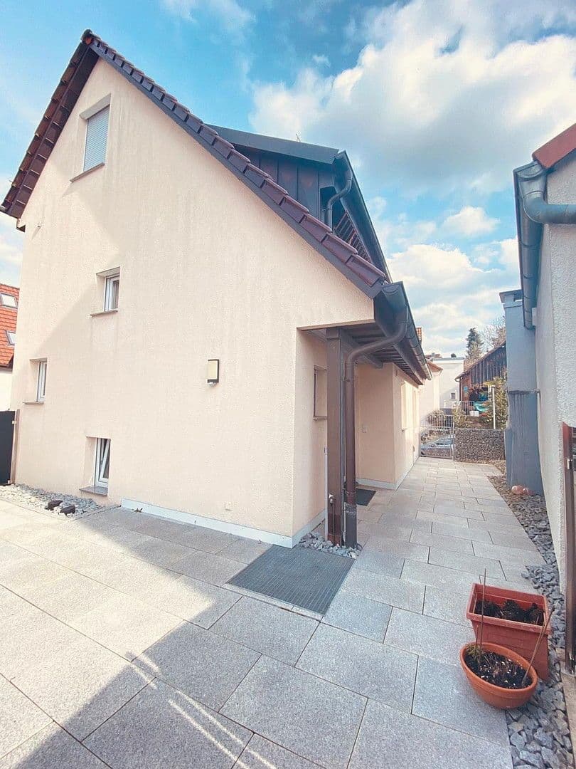 Predaj domu 142 m², pozemek 180 m², Wiesbrunnenstrasse 14, Plochingen, Bádensko-Wurttembersko Predaj domu 142 m², pozemek 180 m², Wiesbrunnenstrasse 14, Plochingen, Bádensko-Wurttembersko