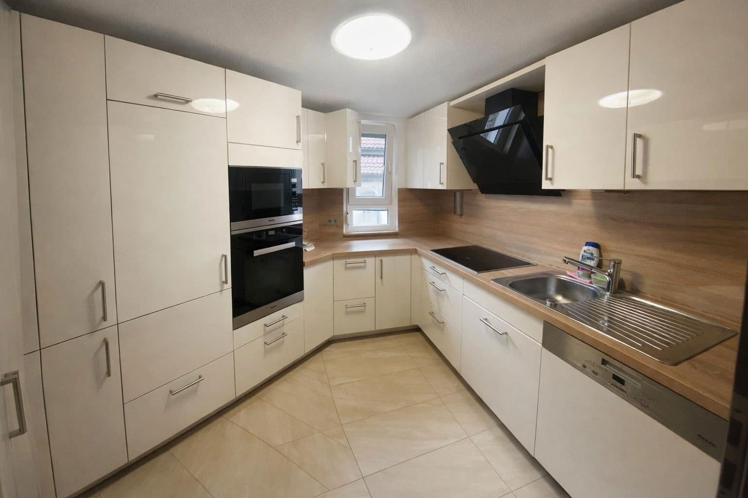 Predaj domu 142 m², pozemek 180 m², Wiesbrunnenstrasse 14, Plochingen, Bádensko-Wurttembersko Predaj domu 142 m², pozemek 180 m², Wiesbrunnenstrasse 14, Plochingen, Bádensko-Wurttembersko