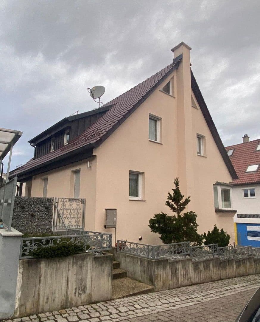 Predaj domu 142 m², pozemek 180 m², Wiesbrunnenstrasse 14, Plochingen, Bádensko-Wurttembersko Predaj domu 142 m², pozemek 180 m², Wiesbrunnenstrasse 14, Plochingen, Bádensko-Wurttembersko