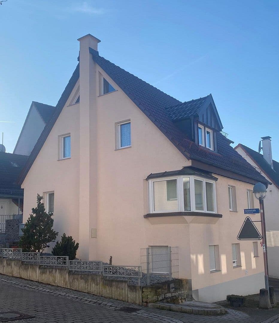 Predaj domu 142 m², pozemek 180 m², Wiesbrunnenstrasse 14, Plochingen, Bádensko-Wurttembersko Predaj domu 142 m², pozemek 180 m², Wiesbrunnenstrasse 14, Plochingen, Bádensko-Wurttembersko