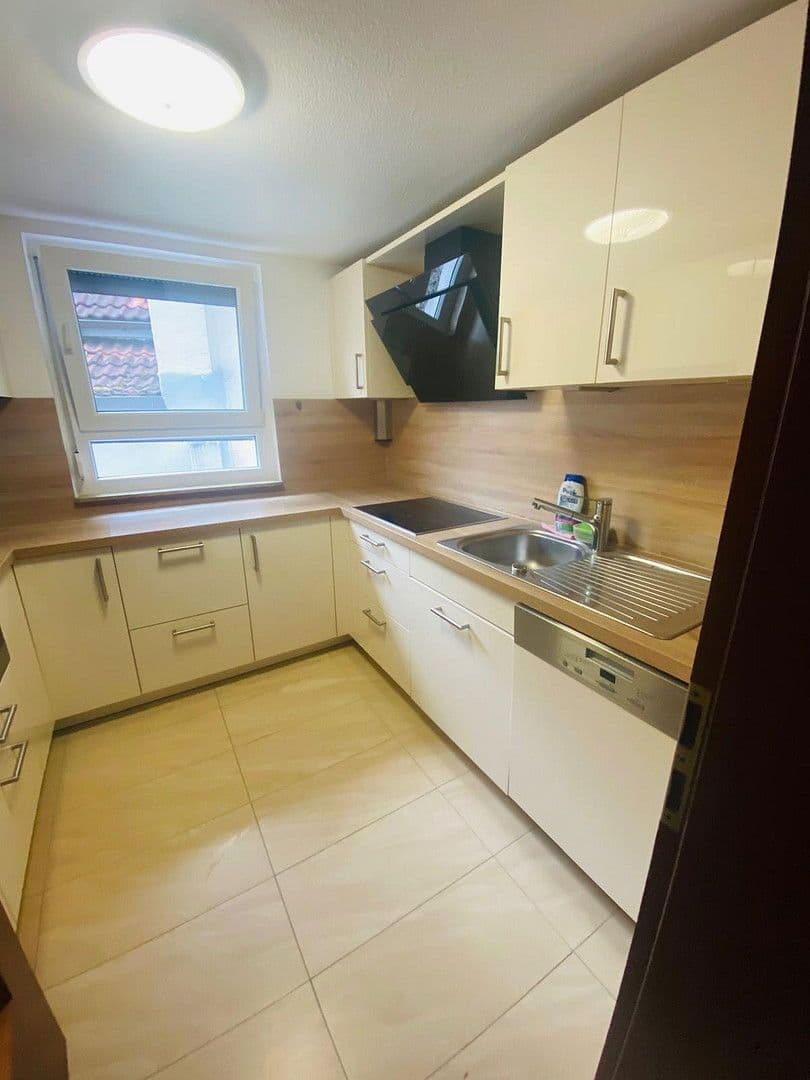 Predaj domu 142 m², pozemek 180 m², Wiesbrunnenstrasse 14, Plochingen, Bádensko-Wurttembersko Predaj domu 142 m², pozemek 180 m², Wiesbrunnenstrasse 14, Plochingen, Bádensko-Wurttembersko