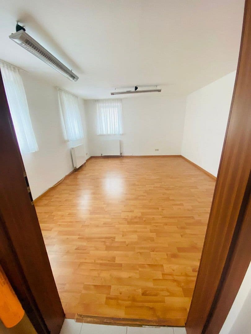 Predaj domu 142 m², pozemek 180 m², Wiesbrunnenstrasse 14, Plochingen, Bádensko-Wurttembersko Predaj domu 142 m², pozemek 180 m², Wiesbrunnenstrasse 14, Plochingen, Bádensko-Wurttembersko