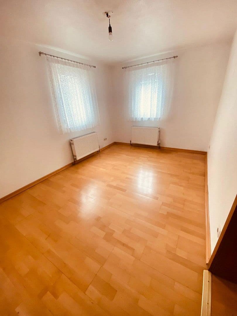 Predaj domu 142 m², pozemek 180 m², Wiesbrunnenstrasse 14, Plochingen, Bádensko-Wurttembersko Predaj domu 142 m², pozemek 180 m², Wiesbrunnenstrasse 14, Plochingen, Bádensko-Wurttembersko