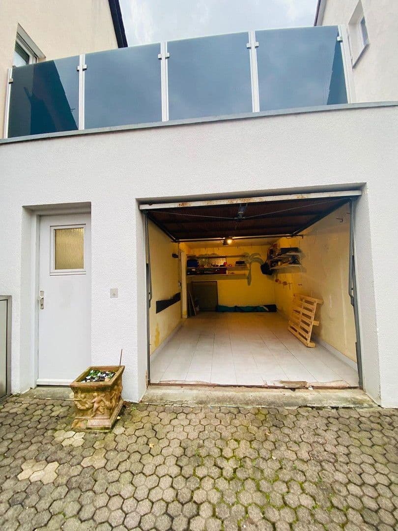 Predaj domu 142 m², pozemek 180 m², Wiesbrunnenstrasse 14, Plochingen, Bádensko-Wurttembersko Predaj domu 142 m², pozemek 180 m², Wiesbrunnenstrasse 14, Plochingen, Bádensko-Wurttembersko