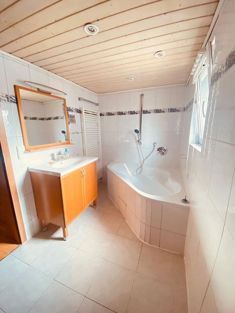 Predaj domu 142 m², pozemek 180 m², Wiesbrunnenstrasse 14, Plochingen, Bádensko-Wurttembersko Predaj domu 142 m², pozemek 180 m², Wiesbrunnenstrasse 14, Plochingen, Bádensko-Wurttembersko