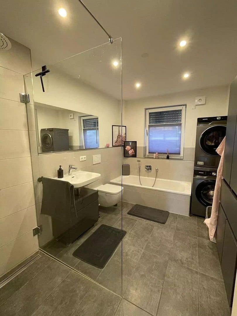 Prenájom bytu 3-izbový 80 m², Augsburg, Bavorsko Prenájom bytu 3-izbový 80 m², Augsburg, Bavorsko