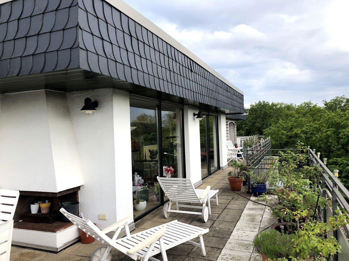 Prenájom bytu 3-izbový 160 m², Uerdingerstrasse 421, Krefeld, Severné Porýnie - Westfálsko Prenájom bytu 3-izbový 160 m², Uerdingerstrasse 421, Krefeld, Severné Porýnie - Westfálsko