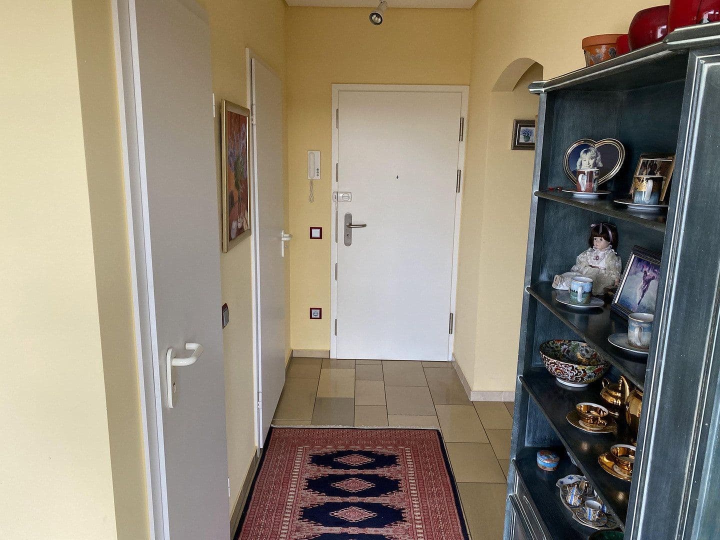 Prenájom bytu 3-izbový 160 m², Uerdingerstrasse 421, Krefeld, Severné Porýnie - Westfálsko Prenájom bytu 3-izbový 160 m², Uerdingerstrasse 421, Krefeld, Severné Porýnie - Westfálsko