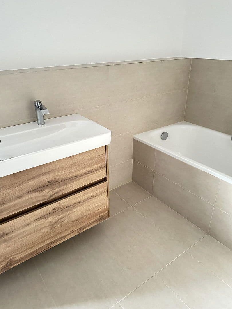 Prenájom bytu 4-izbový 123 m², Offenbach am Main, Hesensko Prenájom bytu 4-izbový 123 m², Offenbach am Main, Hesensko