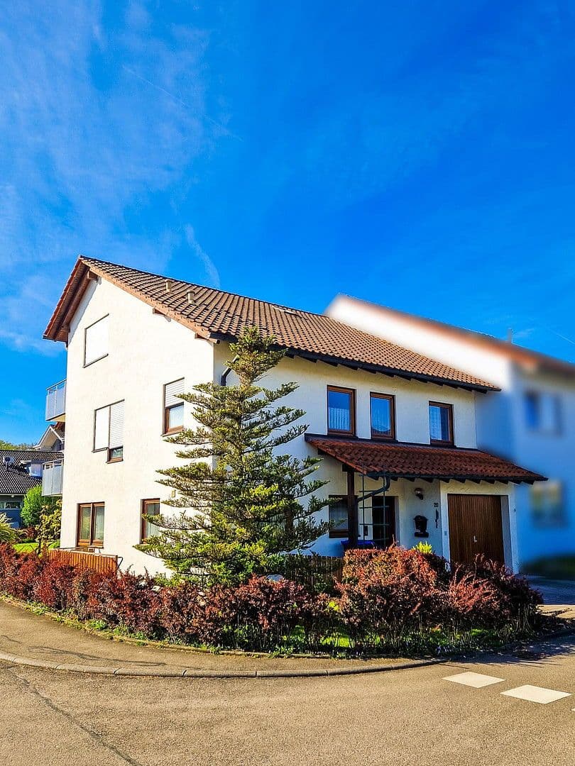 Predaj domu 157 m², pozemek 403 m², Kusterdingen, Bádensko-Wurttembersko Predaj domu 157 m², pozemek 403 m², Kusterdingen, Bádensko-Wurttembersko