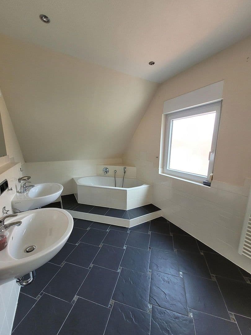 Predaj domu 258 m², pozemek 356 m², Ostfildern, Bádensko-Wurttembersko Predaj domu 258 m², pozemek 356 m², Ostfildern, Bádensko-Wurttembersko