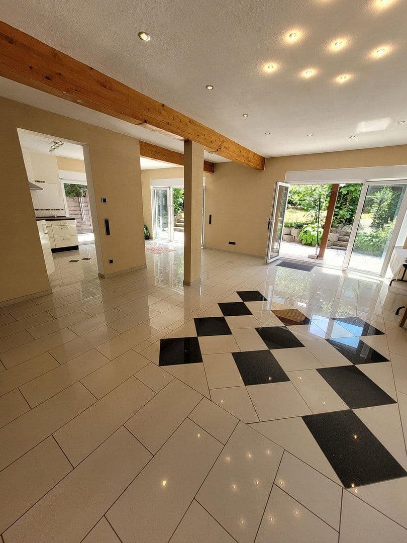 Predaj domu 258 m², pozemek 356 m², Ostfildern, Bádensko-Wurttembersko Predaj domu 258 m², pozemek 356 m², Ostfildern, Bádensko-Wurttembersko