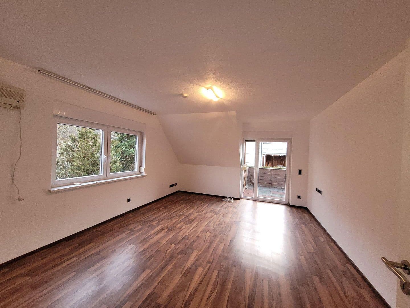 Predaj domu 258 m², pozemek 356 m², Ostfildern, Bádensko-Wurttembersko Predaj domu 258 m², pozemek 356 m², Ostfildern, Bádensko-Wurttembersko