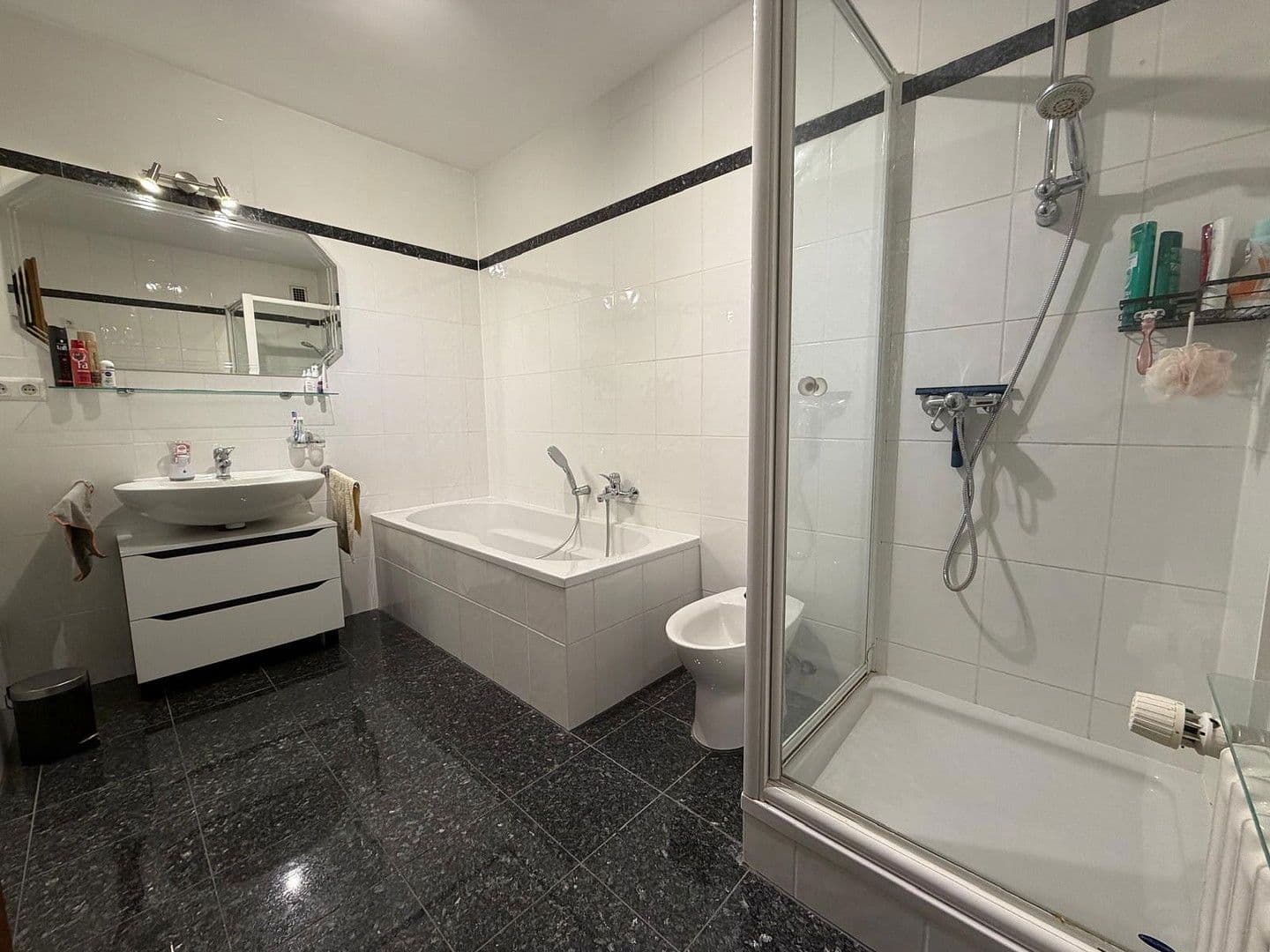 Prenájom bytu 3-izbový 83 m², Ludwigshafen, Porýnie-Falcko Prenájom bytu 3-izbový 83 m², Ludwigshafen, Porýnie-Falcko