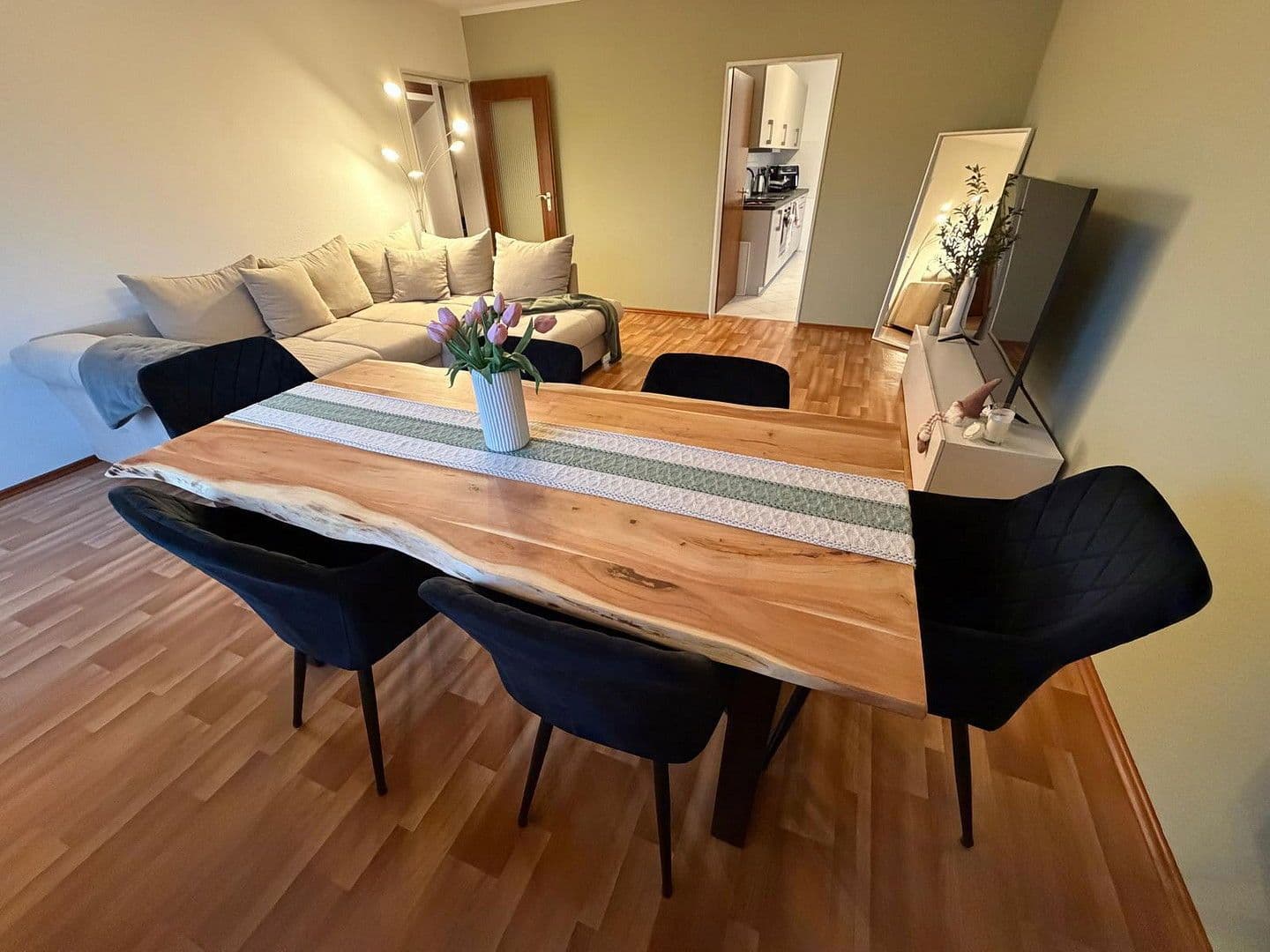 Prenájom bytu 3-izbový 83 m², Ludwigshafen, Porýnie-Falcko Prenájom bytu 3-izbový 83 m², Ludwigshafen, Porýnie-Falcko