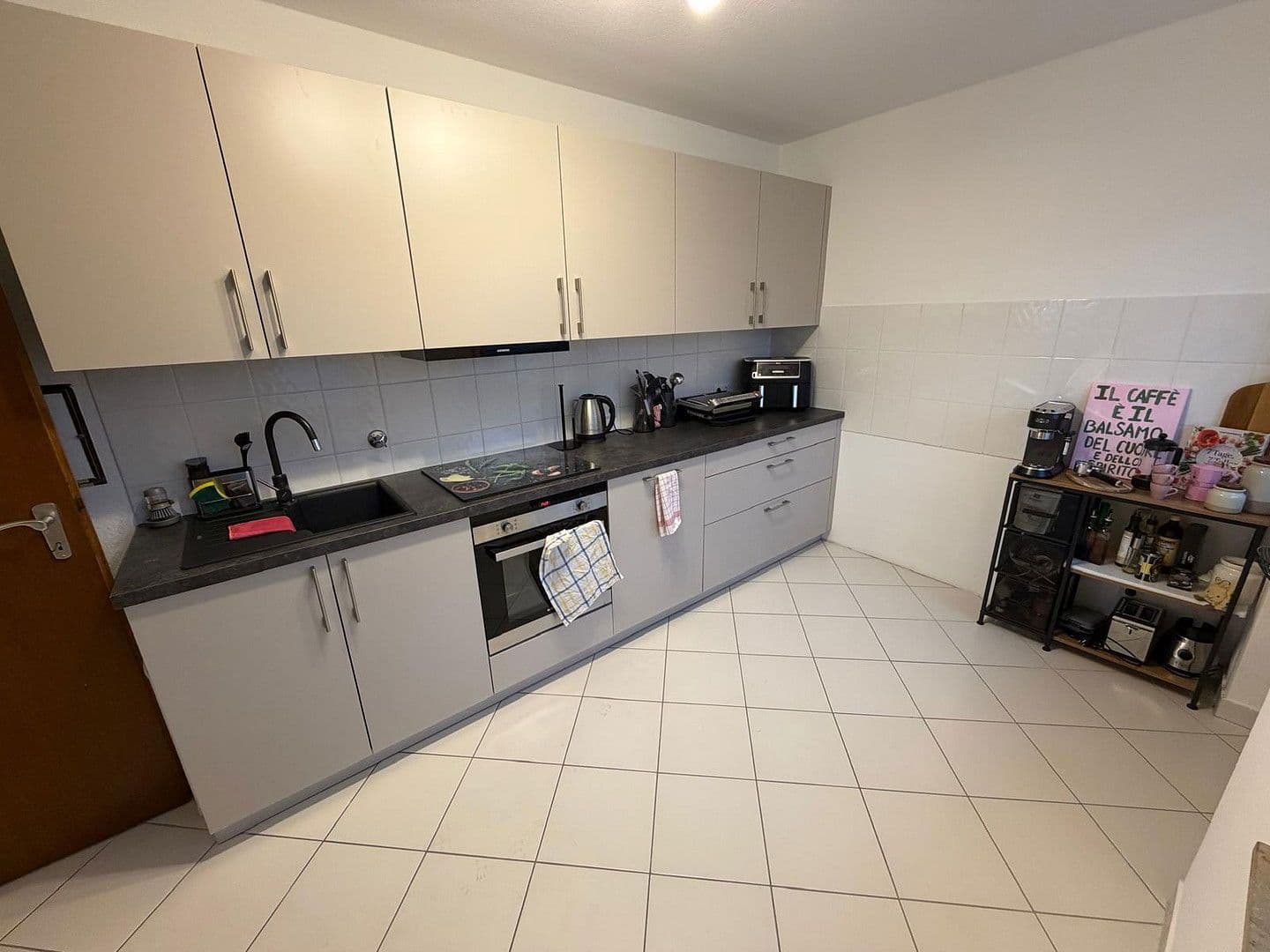 Prenájom bytu 3-izbový 83 m², Ludwigshafen, Porýnie-Falcko Prenájom bytu 3-izbový 83 m², Ludwigshafen, Porýnie-Falcko