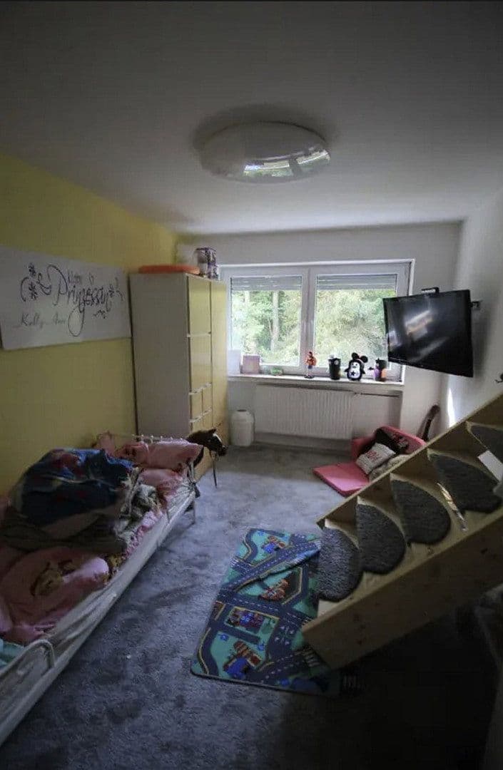 Prenájom bytu 6-izbový 180 m², Göttschieder Str. 7, Idar-Oberstein, Porýnie-Falcko Prenájom bytu 6-izbový 180 m², Göttschieder Str. 7, Idar-Oberstein, Porýnie-Falcko