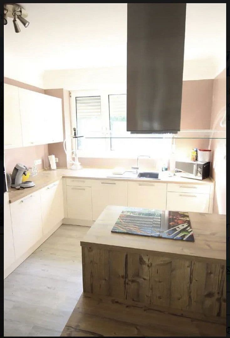 Prenájom bytu 6-izbový 180 m², Göttschieder Str. 7, Idar-Oberstein, Porýnie-Falcko Prenájom bytu 6-izbový 180 m², Göttschieder Str. 7, Idar-Oberstein, Porýnie-Falcko