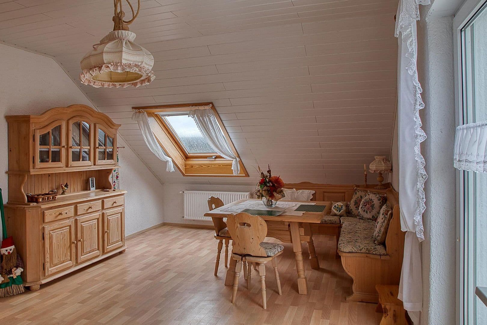 Predaj domu 293 m², pozemek 1.039 m², Markt Taschendorf, Bavorsko Predaj domu 293 m², pozemek 1.039 m², Markt Taschendorf, Bavorsko