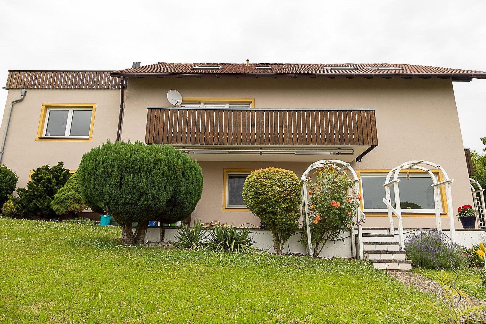 Predaj domu 293 m², pozemek 1.039 m², Markt Taschendorf, Bavorsko Predaj domu 293 m², pozemek 1.039 m², Markt Taschendorf, Bavorsko