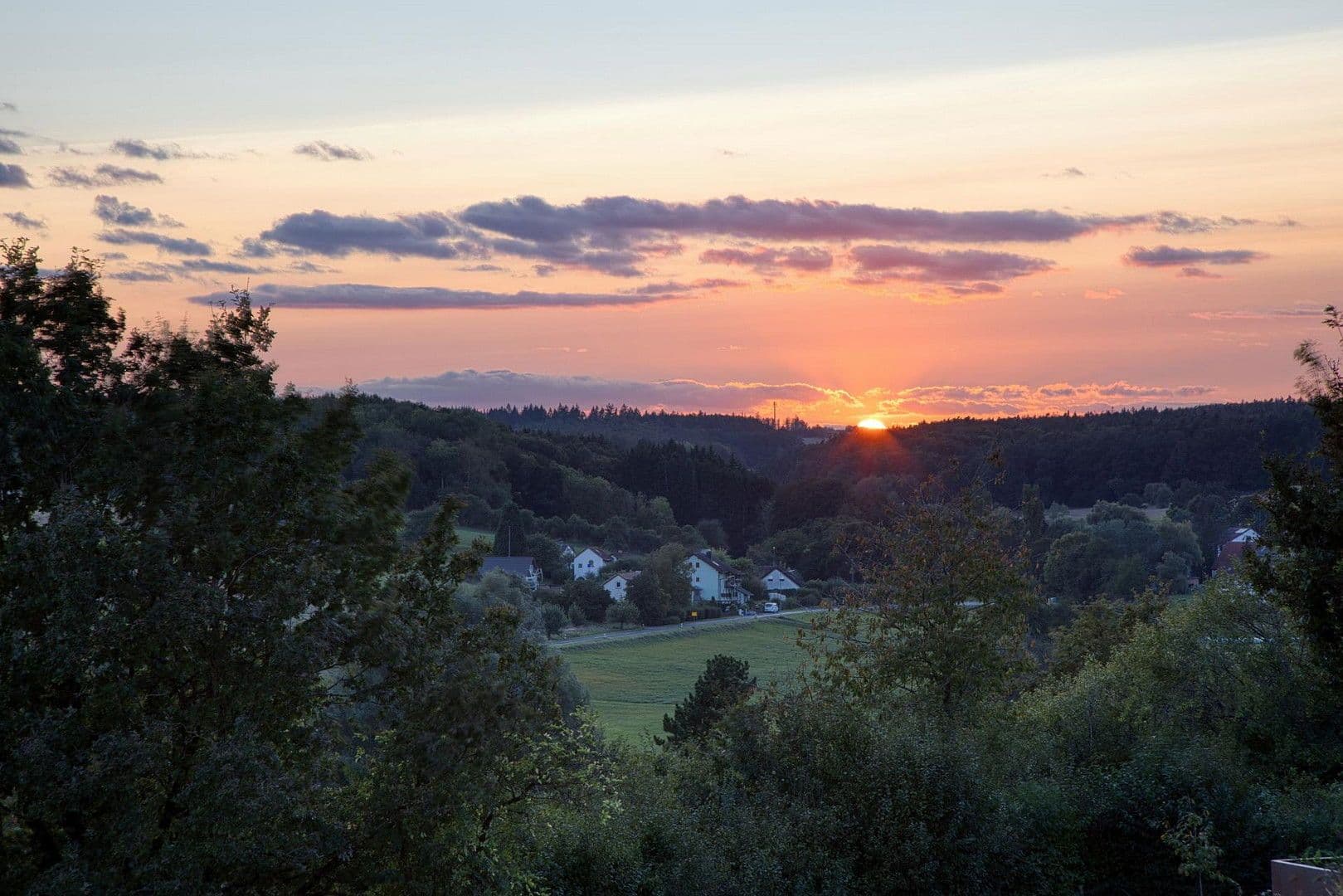 Predaj domu 293 m², pozemek 1.039 m², Markt Taschendorf, Bavorsko Predaj domu 293 m², pozemek 1.039 m², Markt Taschendorf, Bavorsko