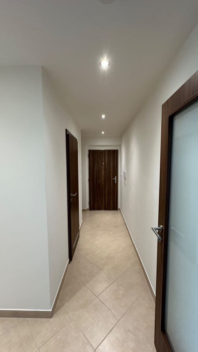 Prenájom bytu 2-izbový 60 m², Modenská, Praha, Praha Prenájom bytu 2-izbový 60 m², Modenská, Praha, Praha