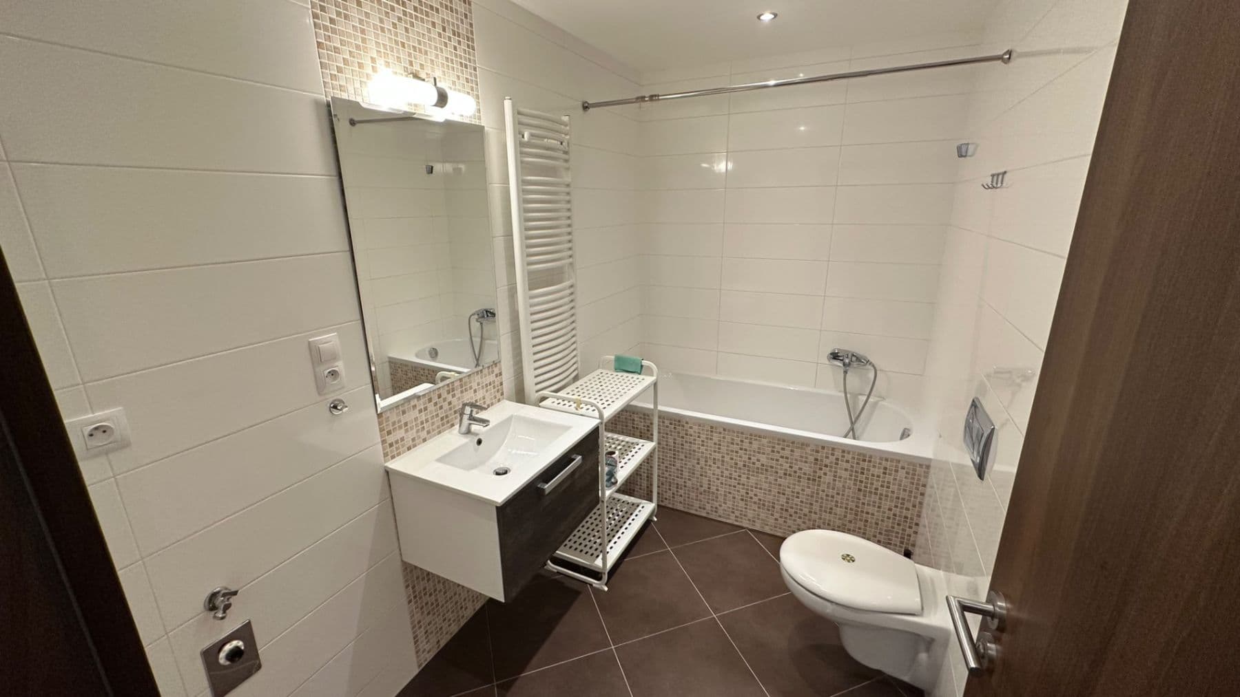 Prenájom bytu 2-izbový 60 m², Modenská, Praha, Praha Prenájom bytu 2-izbový 60 m², Modenská, Praha, Praha