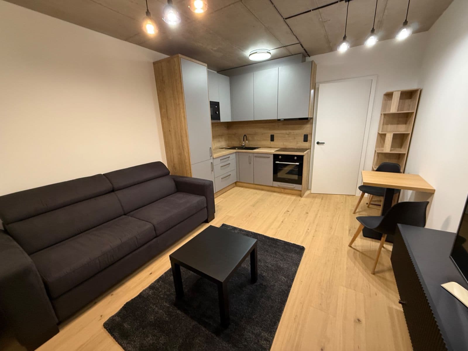 Prenájom bytu 1-izbový 26 m², Bratislavská, Brno, Jihomoravský kraj Prenájom bytu 1-izbový 26 m², Bratislavská, Brno, Jihomoravský kraj