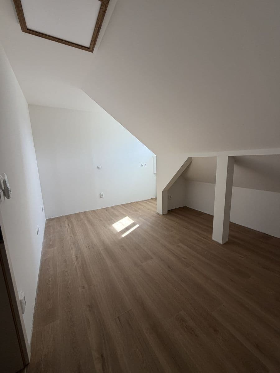 Prenájom bytu 4-izbový 130 m², Novohradská, České Budějovice, Jihočeský kraj Prenájom bytu 4-izbový 130 m², Novohradská, České Budějovice, Jihočeský kraj