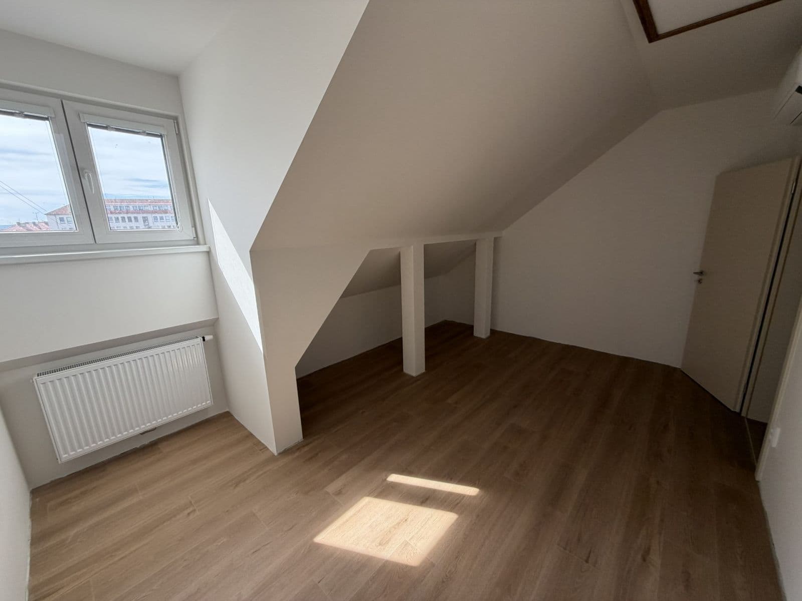 Prenájom bytu 4-izbový 130 m², Novohradská, České Budějovice, Jihočeský kraj Prenájom bytu 4-izbový 130 m², Novohradská, České Budějovice, Jihočeský kraj