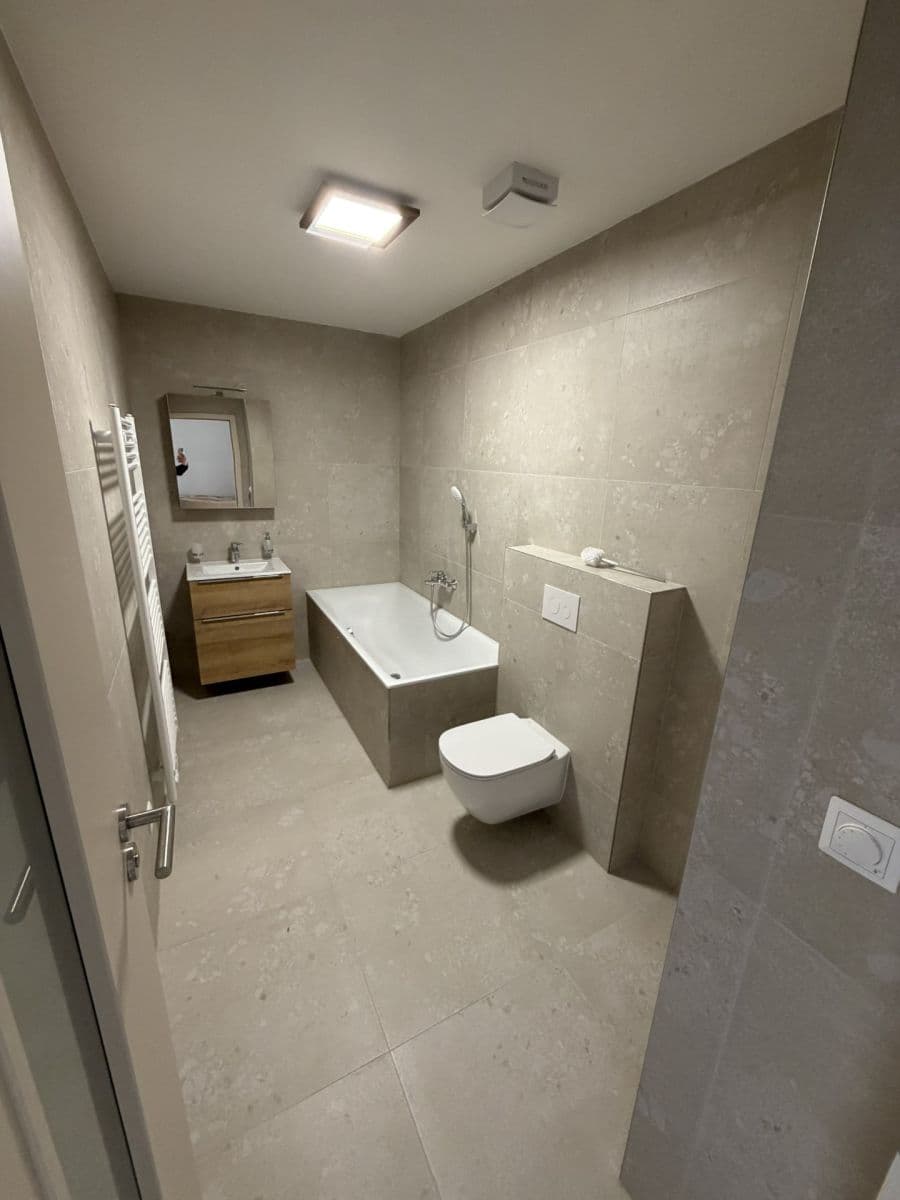 Prenájom bytu 4-izbový 130 m², Novohradská, České Budějovice, Jihočeský kraj Prenájom bytu 4-izbový 130 m², Novohradská, České Budějovice, Jihočeský kraj