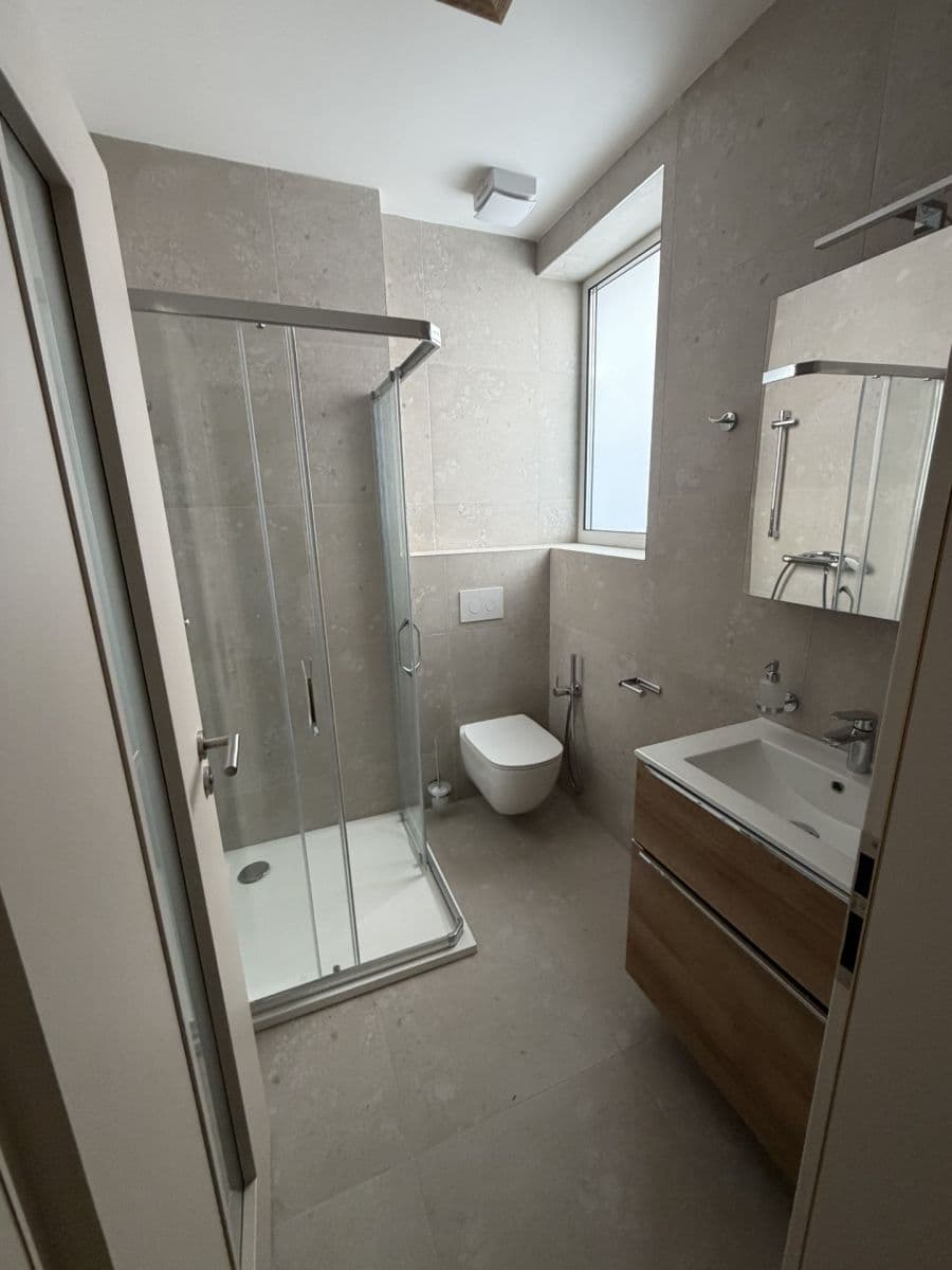 Prenájom bytu 4-izbový 130 m², Novohradská, České Budějovice, Jihočeský kraj Prenájom bytu 4-izbový 130 m², Novohradská, České Budějovice, Jihočeský kraj