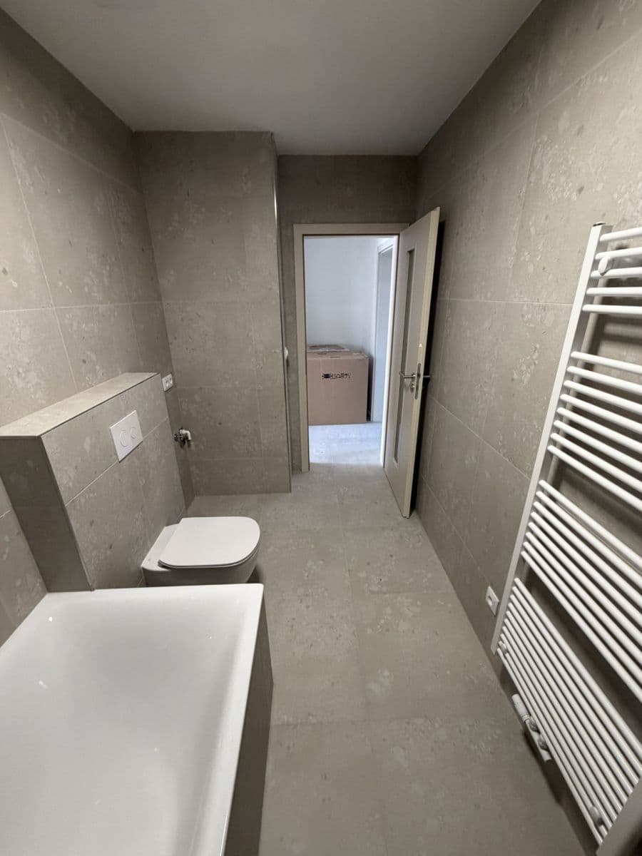 Prenájom bytu 4-izbový 130 m², Novohradská, České Budějovice, Jihočeský kraj Prenájom bytu 4-izbový 130 m², Novohradská, České Budějovice, Jihočeský kraj