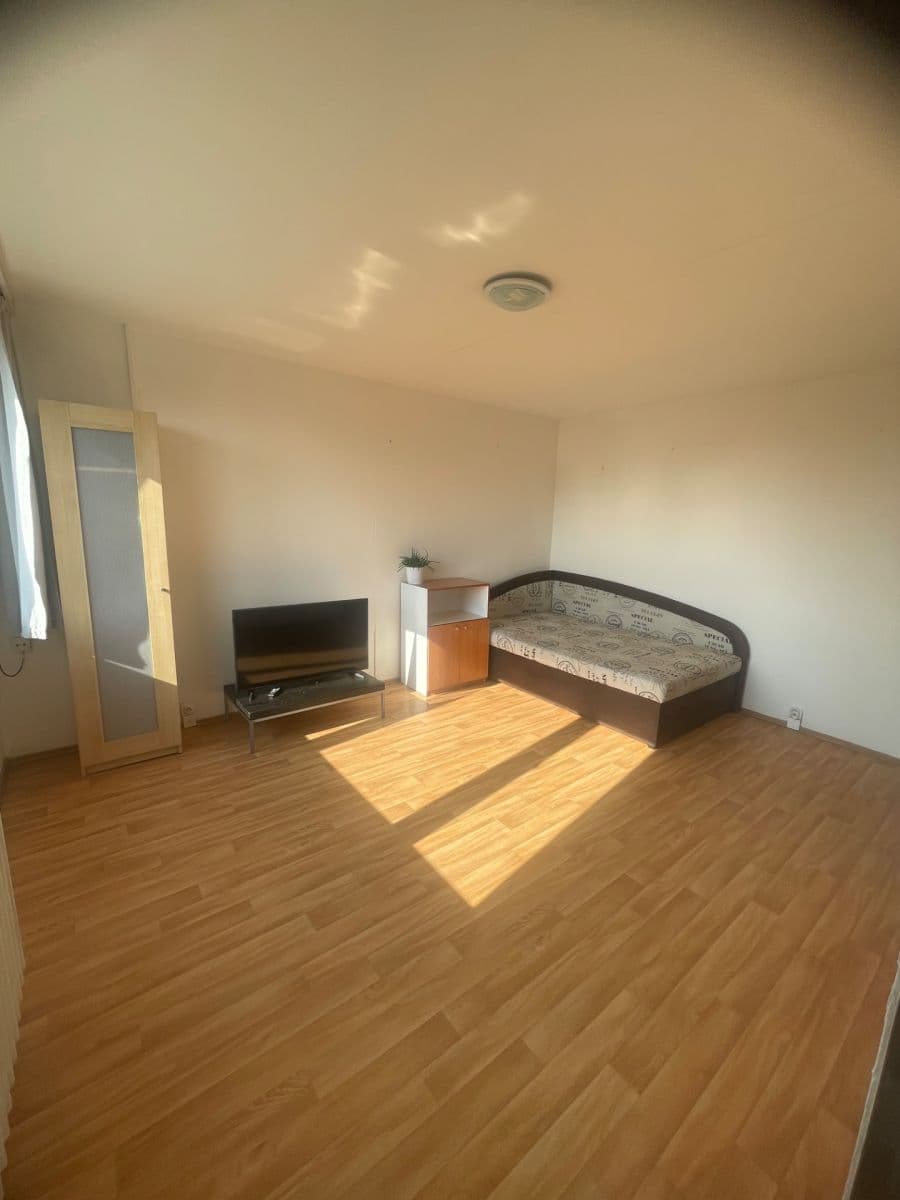 Prenájom bytu 1-izbový 27 m², Novodvorská, Praha, Praha Prenájom bytu 1-izbový 27 m², Novodvorská, Praha, Praha