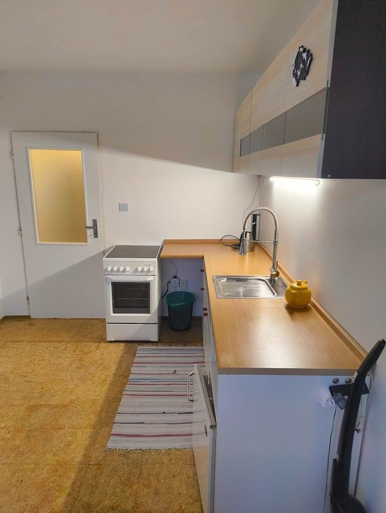 Prenájom bytu 1-izbový 37 m², Bellušova, Praha, Praha Prenájom bytu 1-izbový 37 m², Bellušova, Praha, Praha