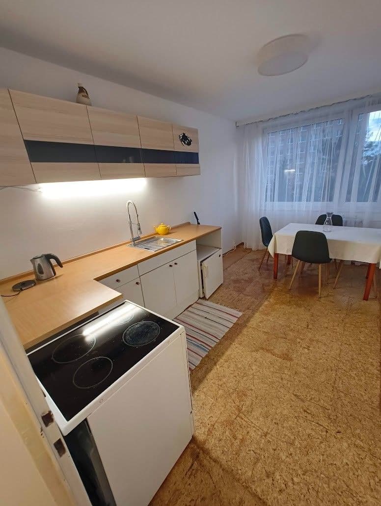 Prenájom bytu 1-izbový 37 m², Bellušova, Praha, Praha Prenájom bytu 1-izbový 37 m², Bellušova, Praha, Praha