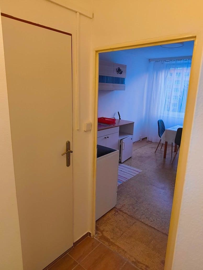 Prenájom bytu 1-izbový 37 m², Bellušova, Praha, Praha Prenájom bytu 1-izbový 37 m², Bellušova, Praha, Praha