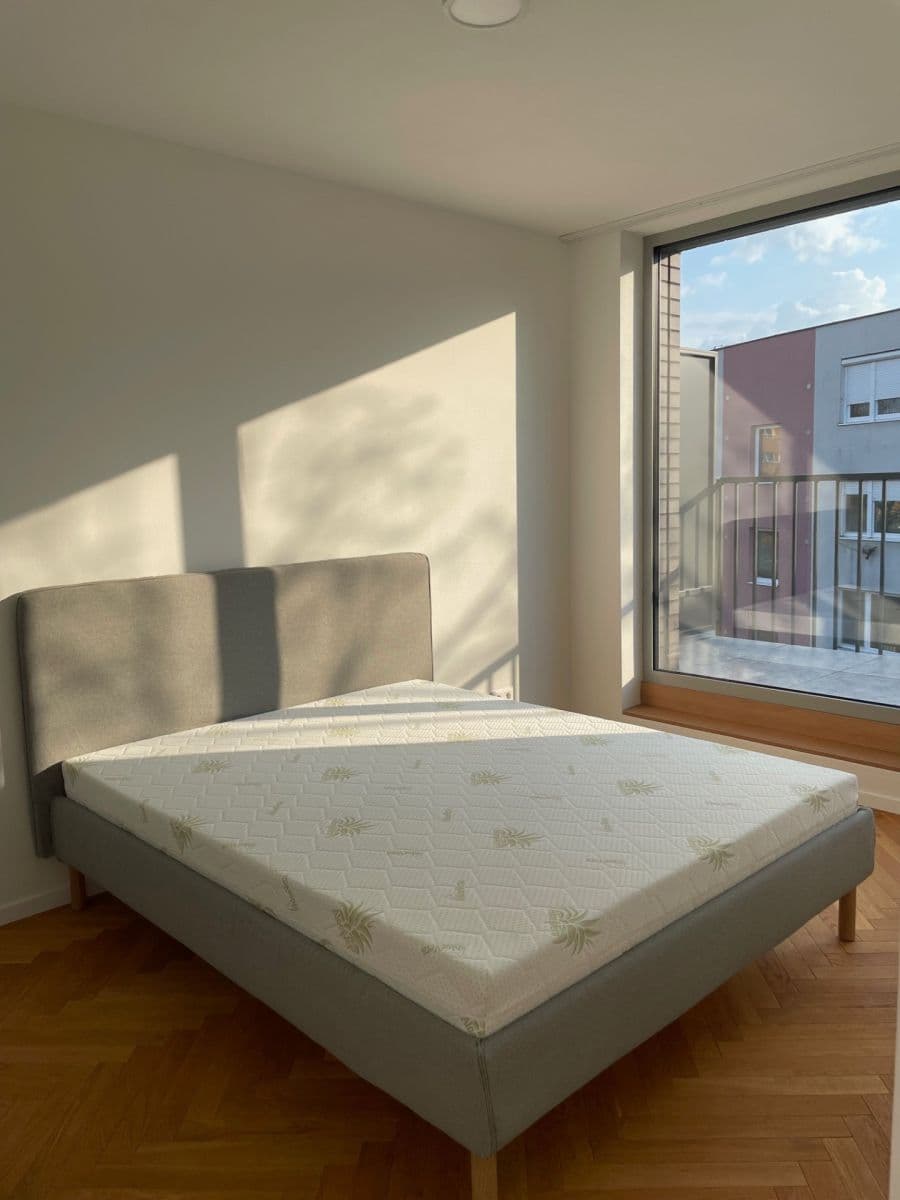 Prenájom bytu 2-izbový 55 m², Janka Kráľa, Nitra, Nitriansky kraj Prenájom bytu 2-izbový 55 m², Janka Kráľa, Nitra, Nitriansky kraj