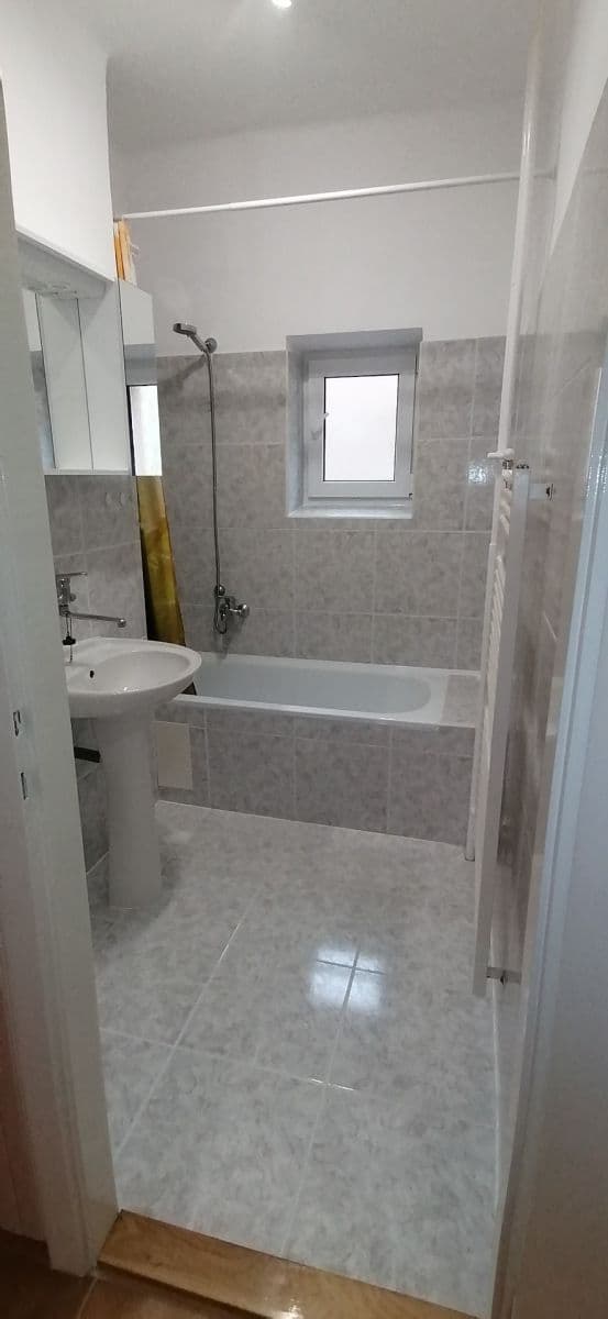 Prenájom bytu 3-izbový 100 m², Sadová, Třebíč, Kraj Vysočina Prenájom bytu 3-izbový 100 m², Sadová, Třebíč, Kraj Vysočina