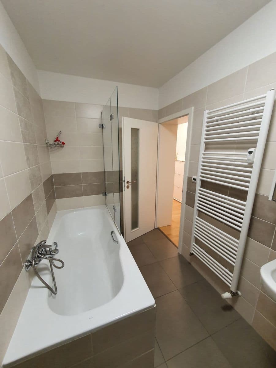 Prenájom bytu 2-izbový 41 m², Na Rovnosti, Praha, Praha Prenájom bytu 2-izbový 41 m², Na Rovnosti, Praha, Praha