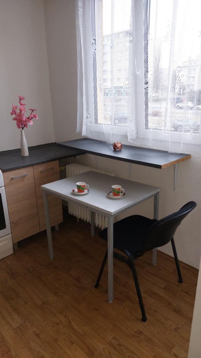 Prenájom bytu 1-izbový 38 m², náměstí Republiky, Mladá Boleslav, Středočeský kraj Prenájom bytu 1-izbový 38 m², náměstí Republiky, Mladá Boleslav, Středočeský kraj