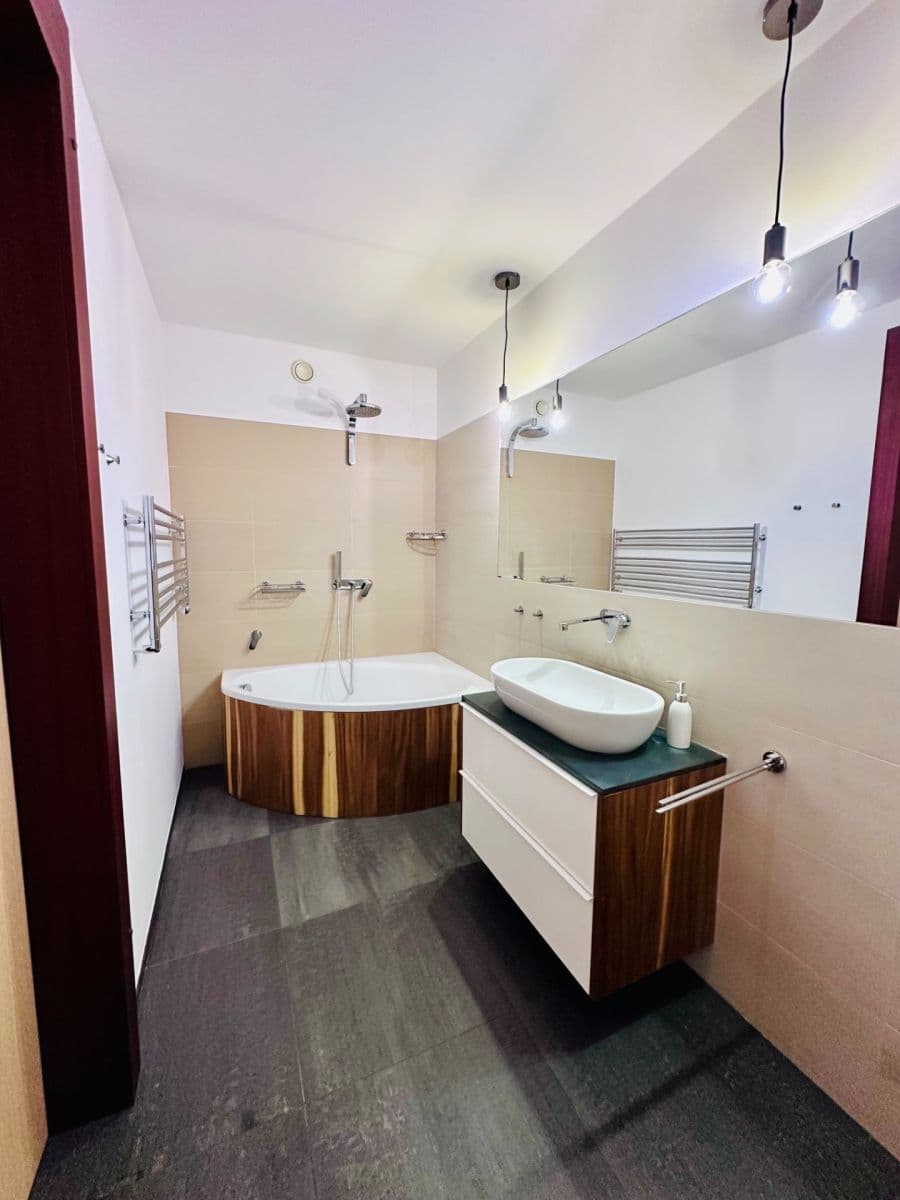 Prenájom bytu 3-izbový 77 m², Pod Hliništěm, Praha, Praha Prenájom bytu 3-izbový 77 m², Pod Hliništěm, Praha, Praha