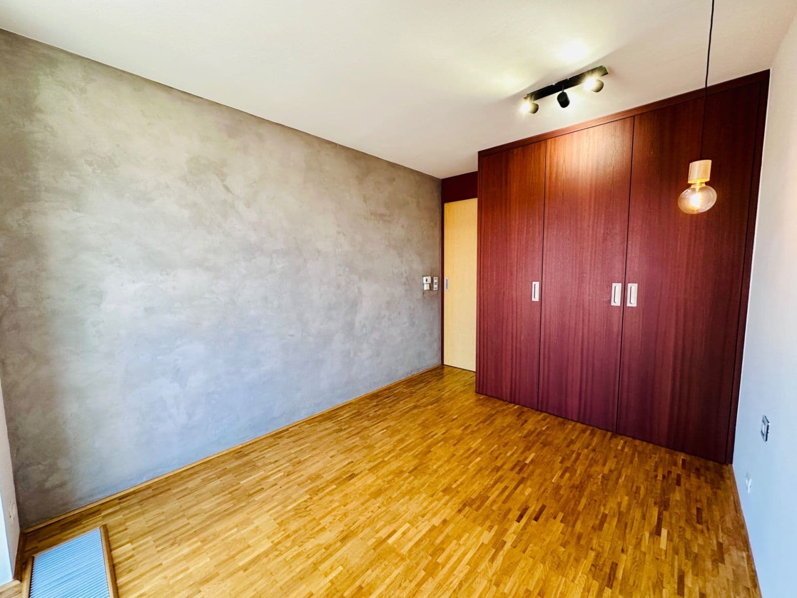 Prenájom bytu 3-izbový 77 m², Pod Hliništěm, Praha, Praha Prenájom bytu 3-izbový 77 m², Pod Hliništěm, Praha, Praha