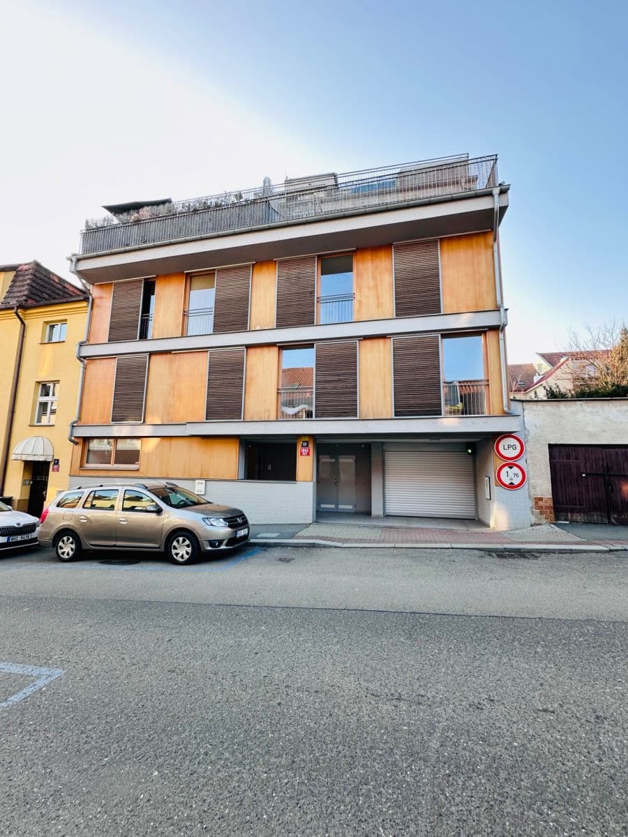 Prenájom bytu 3-izbový 77 m², Pod Hliništěm, Praha, Praha Prenájom bytu 3-izbový 77 m², Pod Hliništěm, Praha, Praha