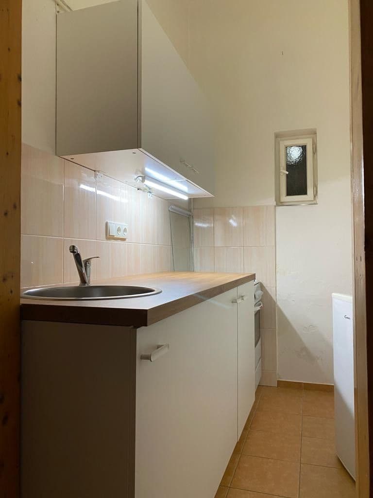 Prenájom bytu 1-izbový 35 m², Velehradská, Praha, Praha Prenájom bytu 1-izbový 35 m², Velehradská, Praha, Praha