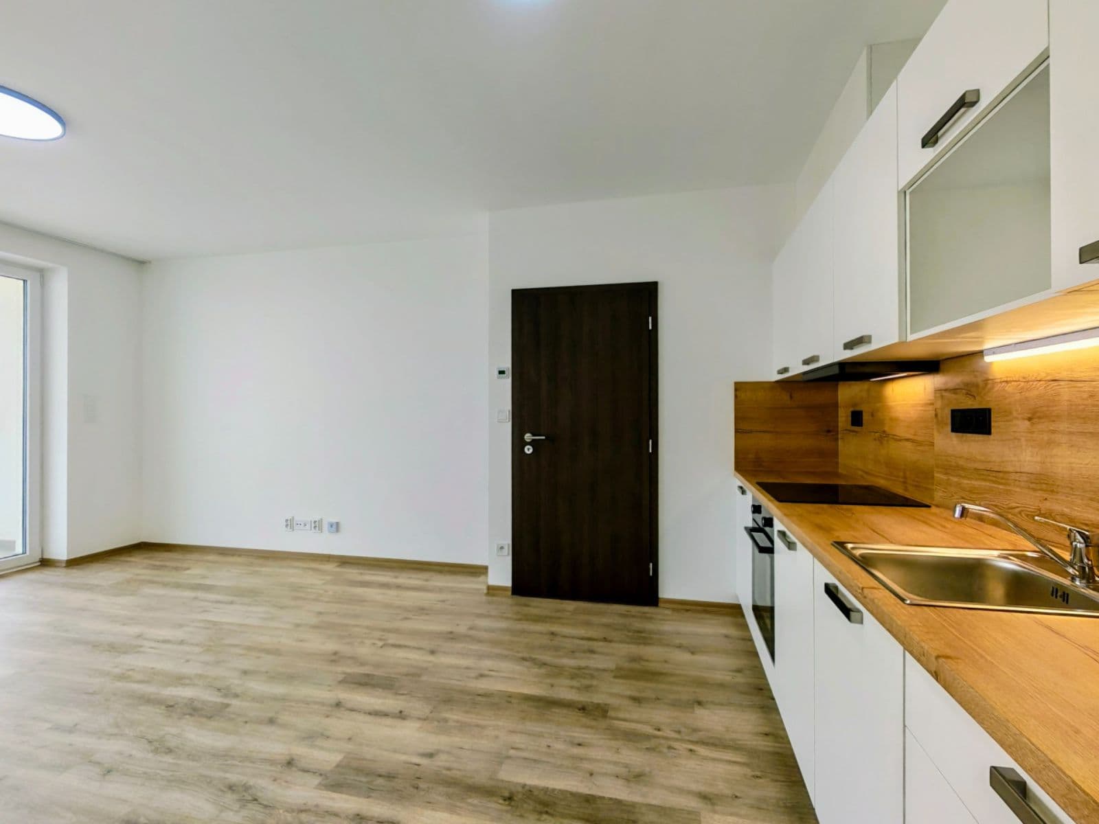 Prenájom bytu 2-izbový 56 m², Topolová, Olomouc, Olomoucký kraj Prenájom bytu 2-izbový 56 m², Topolová, Olomouc, Olomoucký kraj