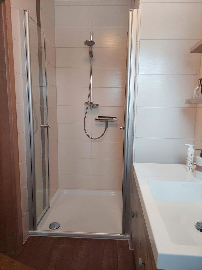 Predaj domu 170 m², pozemek 749 m², Laurentiusstraße 1, Oberlangen, Dolné Sasko Predaj domu 170 m², pozemek 749 m², Laurentiusstraße 1, Oberlangen, Dolné Sasko