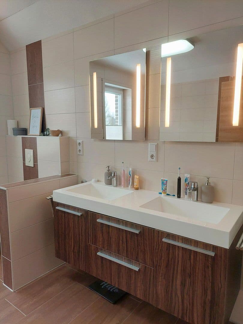 Predaj domu 170 m², pozemek 749 m², Laurentiusstraße 1, Oberlangen, Dolné Sasko Predaj domu 170 m², pozemek 749 m², Laurentiusstraße 1, Oberlangen, Dolné Sasko