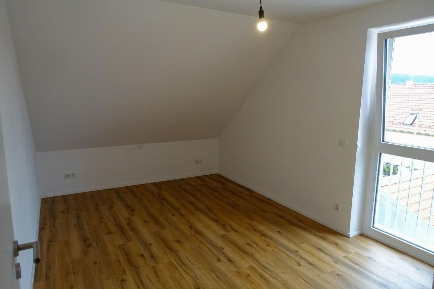 Predaj domu 287 m², pozemek 717 m², Neumarkt in der Oberpfalz, Bavorsko Predaj domu 287 m², pozemek 717 m², Neumarkt in der Oberpfalz, Bavorsko